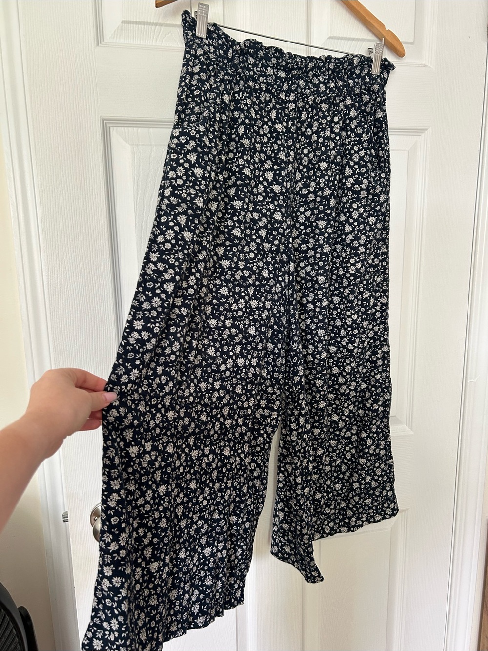 American Eagle Floral Cropped Wide Leg Pants